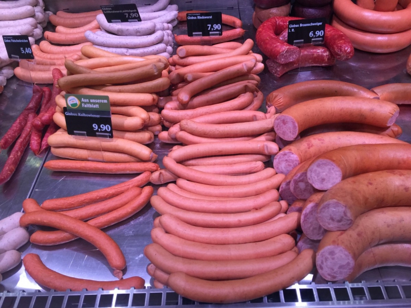 charcuterie-VILLENEUVE LOUBET-min_sausages_meat_butchery-1069321